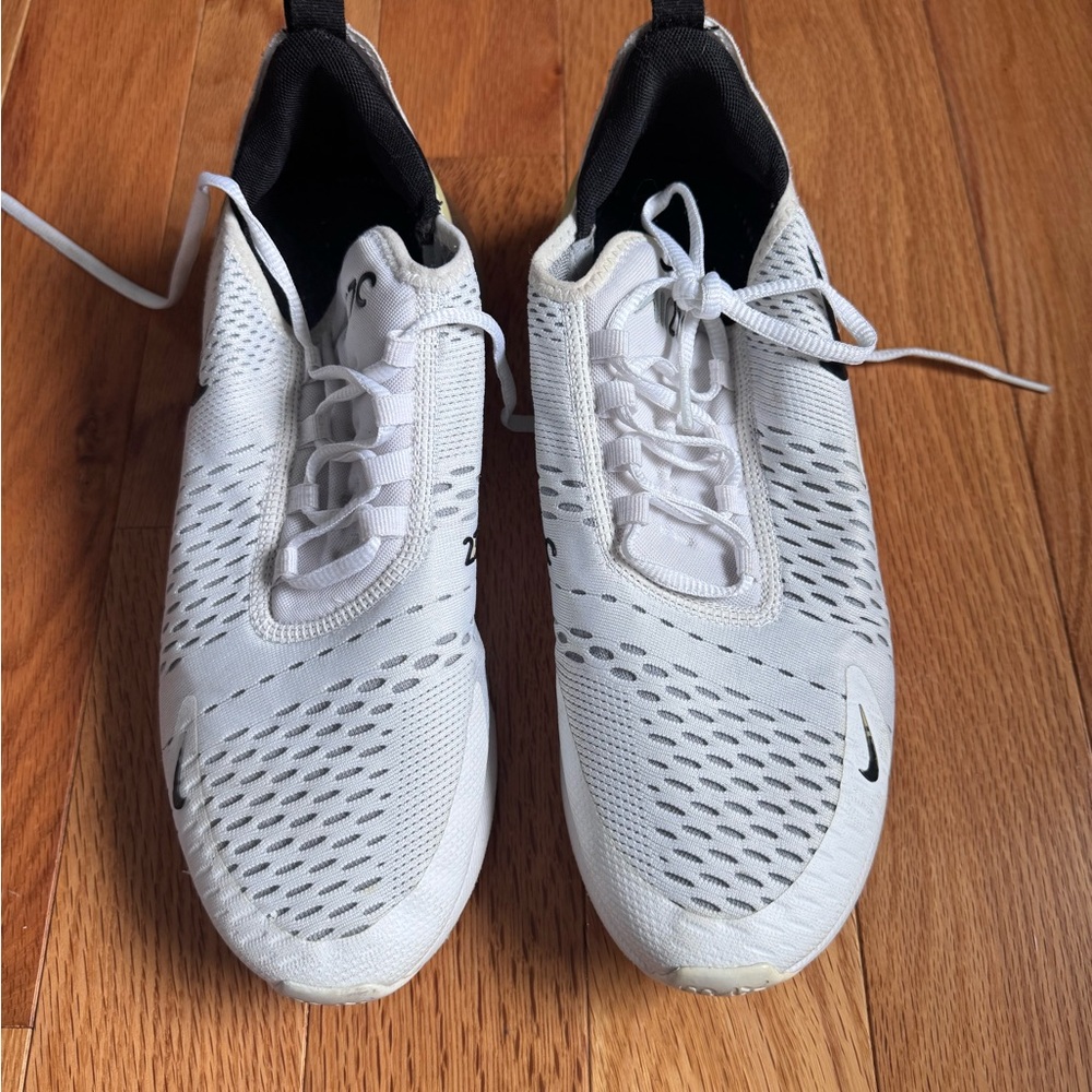 Nike 270’s